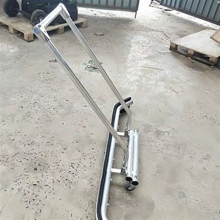 球馆地面清洗推水器 灰尘清理刮板 手推式球场灰尘清理地刮