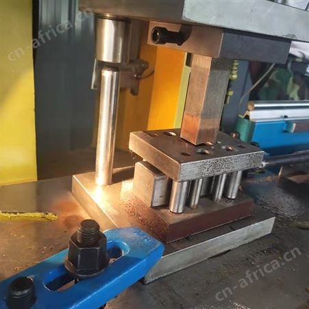 护栏设备 栅栏单管机械设备 琨晨冲孔机 操作方便