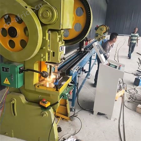 琨晨 爬架数控冲孔机 锌钢护栏冲床 角铁槽钢冲孔设备 操作简单